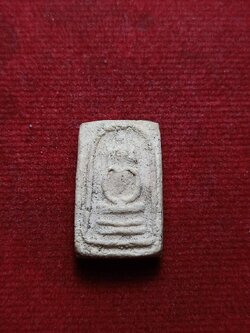 พระสมเด็จเผ่าศรียานนท์ พิมพ์เล็ก หลวงปู่นาค หลังตราโล่ตำรวจ(ตราแผ่นดิน) วัดอรุณราชวราราม (วัดแจ้ง) กทม. ผสมผงวัดระฆัง (SKU-08489)