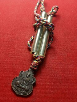 เหรียญพร้อมตะกรุด หลวงพ่อฤทธิ์ รตนโชโต วัดชลประทานราชดําริ จ.บุรีรัมย์ ปี 2537 (SKU-06475)