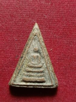 สมเด็จฯอกร่อง สามเหลี่ยม เนื้อผง ปี ๒๔๙๕ หลวงปู่นาค วัดระฆังฯ กทม. (SKU-12161)