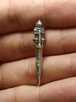 พระกริช เนื่ออัลปาก้า ด้ามท้าวเวสสุวรรณ หลวงปู่คีย์ วัดศรีลำยอง จ.สุรินทร์(SKU-01662)