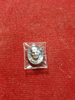 เหรียญเม็ดแตงหลวงปู่ศุข เนื้อเงิน วัดปากคลองมะขามเฒ่า จ.ชัยนาท ปี 2545 (SKU-03170)