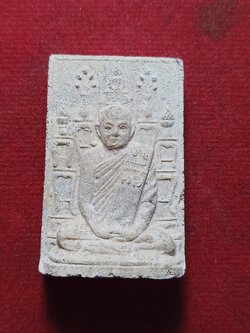 พระผงโต๊ะหมู่หลวงปู่ท่อน ญาณธโร วัดศรีอภัยวัน จ.เลย (SKU-11867)