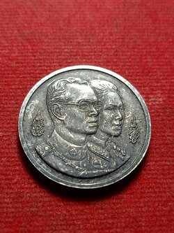 เหรียญในหลวงพระราชินี พระมหาธาตุเจดีย์ เนื้อเงิน ปี 2530 (SKU-11831)