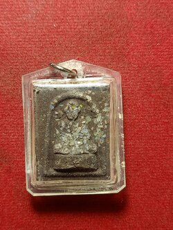 พระผงรูปเหมือนหลวงพ่อจำเนียร เนื้อดินเจ็ดป่าช้า วัดถ้ำเสือ จ.กระบี่ (SKU-10738)