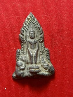 พระหล่อปางป่าเลไลย์ วัดไก่จ้น เนื้อชินตะกั่วสนิมแดง จ.พระนครศรีอยุธยา ปี 2516 (SKU-07056)