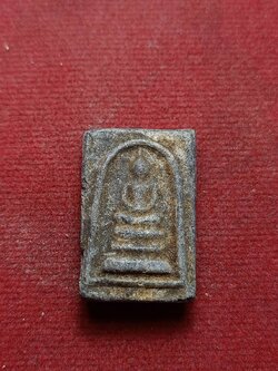 สมเด็จคะแนน สร้างโบสถ์ เนื้อดำ (ปลุกเสกพร้อมเหรียญหลังยันต์) หลวงพ่อกวย วัดโฆสิตาราม จ.ชัยนาท ปี 2521 (SKU-09615)