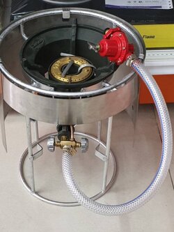 ชุดโครงกะปุ๊กลุ๊ก ใส่เตาแก๊สหัวเร่ง KB4 พร้อมบังลมสแตนเลส สำหรับวางบนถัง ปตท. กะปุ๊กลุ๊ก 7 กก.หรือเวิลดิ์ 8 กก.