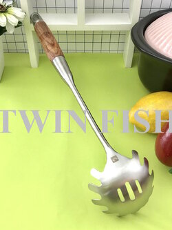 SL-785 ที่ตักสปาเกตตี้ด้ามสเตนเลส+ไม้ สเตนเลสเกรด 304