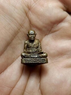 รูปหล่อหลวงปู่ทิม วัดพระขาว อยุธยา ใต้ฐานมีรอยจารมือ(SKU-01358)