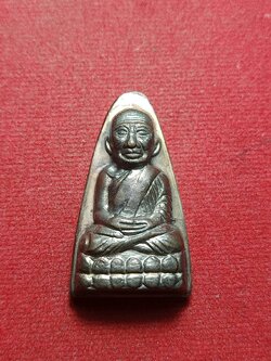 เหรียญหลวงปู่ทวด วัดบ้านไร่โคกสูง พิมพ์เตารีด ย้อนยุคปี 05 หลังยันต์ เนื้อนวะ ส่วนผสมสูตรวัดสุทัศน์ (SKU-10960)