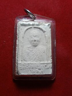 พระผงพระอธิการบุญเลิศ ฐานจาโร หลังรูปถ่าย วัดหัวเขา จ. ลพบุรี (SKU-02278)