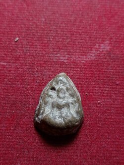 พระผงกลีบบัว พระครูใบฎีกาเกลี้ยง วัดสุทัศน์ ปี 2475 (SKU-11356)