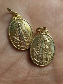 เหรียญพระธาตุพนม ที่ระลึกพระราชพิธีบรรจุพระอุรังคธาตุ สร้างปี พ.ศ. 2520 พิมพ์เล็ก นครพนม 2เหรียญ(SKU-00424)