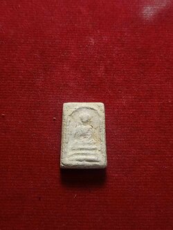 พระสมเด็จพิมพ์เล็ก หลวงปู่นาค หลังตราโล่ตำรวจ(ตราแผ่นดิน) วัดอรุณราชวราราม (วัดแจ้ง) กทม. ผสมผงวัดระฆัง (SKU-03453)