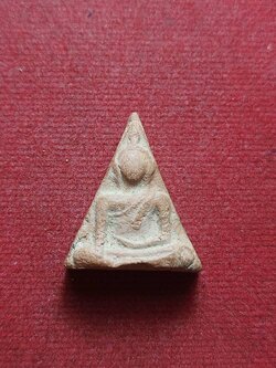 พระนางพญา พิมพ์ใหญ่ (เข่าโค้ง) พระอาจารย์ถนอม วัดนางพญา จ.พิษณุโลก ปี พ.ศ.2514 (SKU-12404)