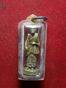 รูปหล่อยืนหลวงปู่สรวง วัดไพรพัฒนา จ.ศรีสะเกษ (SKU-07961)