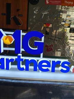 ป้ายอักษรอะคริลิคไฟออกรอบตัว + ติดโครงเหล็ก สูง 55 cm