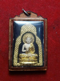 พระผงลงรักปิดทอง พิมพ์ประทานพร หลวงพ่อเริ่ม วัดบางพระ จ.ชลบุรี (SKU-03331)