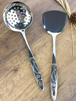 กระบวยมีรู พร้อมตะหลิว ลายโลมา สเตนเลสเกรด18/8 รับประกันปลอดสนิม