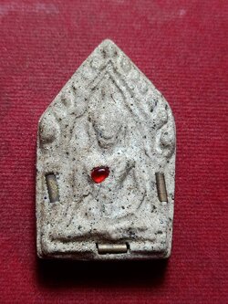 พระขุนแผนแร่กายสิทธิ์ฝังพลอย หลวงปู่มหาศิลา สิริจันโท สวนสงฆ์แกเป๊ะ จ.กาฬสินธุ์ (SKU-11647)