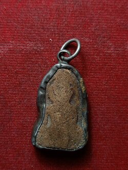 พระนาคปรกเนื้อดิน เลี่ยมเงินเก่าปิดหลัง แบบโบราณ ไม่ทราบที่ (SKU-09159)