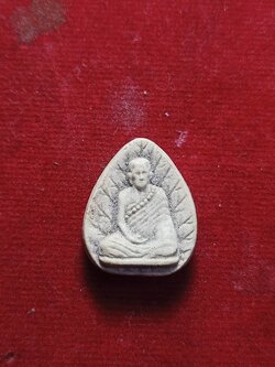 พระผงนั่งเต็มหลังฤาษีนารอด หลวงปู่คำคะนิง จุลมณี วัดถ้ำคูหาสวรรค์ จ.อุบลฯ (SKU-02844)