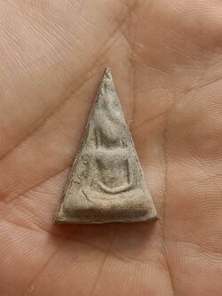 พระนางพญา หน้าบาก อ.ถนอม วัดนางพญา เนื้อดิน พิษณุโลก (SKU-00643)