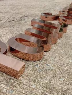 ป้ายอักษรทองแดง