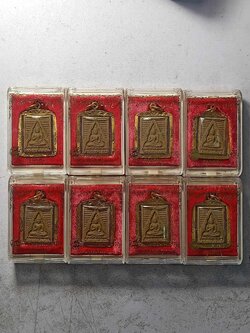 พระผงวัดปากน้ำรุ่น 6 วัดปากน้ำ กทม. เลี่ยมเดิมจากวัด พร้อมกล่อง องค์ละ 300 มี 10 องค์ (SKU-04794)