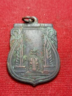 เหรียญสร้างชาติ ปลุกเสกพิธีใหญ่ที่วัดพระแก้ว กทม. ปี 2482 (SKU-12512)