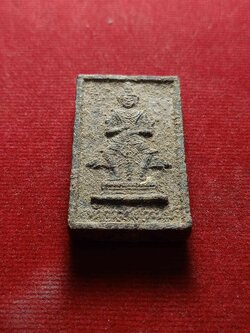 พระผงท้าวเวสสุวรรณ หลวงปู่โง่น โสรโย วัดพระพุทธบาทเขารวก จ.พิจิตร (SKU-04175)