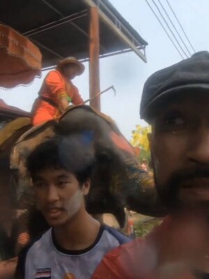 ช้างพ่นน้ำป่วนพ่อหน่องกับเรม่อนจอมกวน ณ เมืองกรุงเก่า