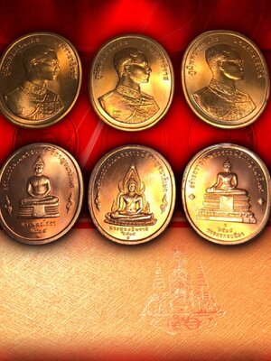 เหรียญ พระพุทธปัญจภาคี หลังในหลวงรัชกาลที่ 9 แบบพิมพ์ใหญ่ ครบชุด 5 เหรียญ เนื้อทองแดง ปี 2539 พร้อมกล่องครบถ้วน