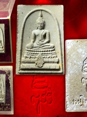 พระพุทธชินสีห์ ภปร.(สมเด็จทันโต) ผสมมวลสารมหามงคลพระทนต์ในหลวง ร.9 ปี 2533 พิมพ์ใหญ่ มีกล่องครบถ้วน