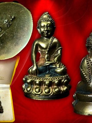 พระกริ่งเจ้าสัว เนื้อสัมฤทธิ์ พ.ศ.๒๕๓๗ งามมากๆ หายากสุดๆ ครับ..องค์นี้เลข ๒๐๐๑ กล่องครบถ้วน