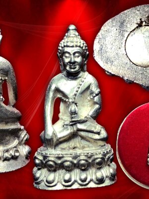 พระกริ่งร่มไทร 80 พรรษา สมเด็จพระญาณสังวร วัดบวรนิเวศ ปี พ.ศ. 2536 เนื้อเงิน พร้อมกล่องเดิมๆ งามๆ กริ่งดังฟังชัด ครับ