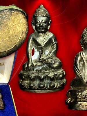 พระกริ่ง-พระชัยรัตน์ รัตนรังสี เนื้อนวะ พ.ศ.2537 จัดสร้าง 7,999 องค์ ชุดนี้ โค๊ตหมายเลขนัมเบอร์ประจำองค์พระ องค์นี้ 5217 งามและหายากสุดๆครับ