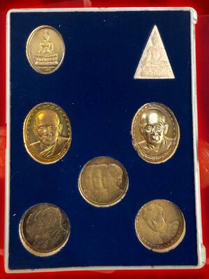 พระดี พิธียิ่งใหญ่ 3 ครั้ง 3 วาระ พร้อมกับพระกริ่งปวเรศ 2530 ครับ สมเด็จพระสังฆราช วัดบวรนิเวศทรงอธิฏฐานจิต พร้อมพระเกจิคณาจารย์ และพระวิปัสสนาจารย์ ทั่วประเทศ แต่บูชาเบาๆ ครับ