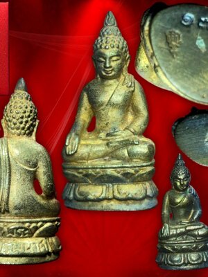 พระกริ่งไพรีพินาศ เนื้อสัมฤทธิ์ วัดบวรฯ ปี พ.ศ. 2544 พร้อมกล่องกัมมะหยี่ เดิม ๆ จากวัด รุ่นนี้ พิธีดีเยี่ยม สมเด็จพระสังฆราช เสด็จจุดเทียนชัยด้วยพระองค์เอง No.1391