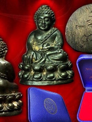 พระกริ่งพุทธอุดมสมบูรณ์ (กริ่งปุ้มปุ้ย) ปี 2544 เนื้อนวะ ที่ระลึกพระพรหมมุนี (จุนท์) อดีตเจ้าอาวาสวัดบวรนิเวศวิหาร กล่องครบถ้วน