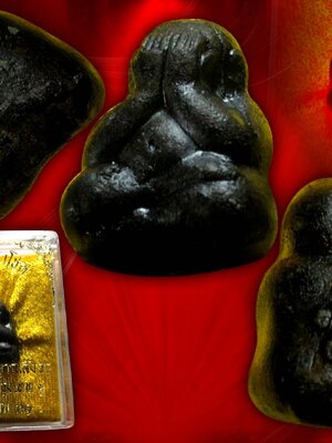 พระปิดตานำโชค ญส. ปี 2531 ที่ระลึกคล้ายวันประสูติ 3 ตุลาคม 2531 สมเด็จพระญาณสังวร วัดบวรนิเวศ (องค์นี้ พร้อมกล่องครับ)จัดสร้าง 9,999 องค์ หายากครับ สุดยอดพิธี สุดยอดมวลสารดีสุดๆ ครับ.... เดิมๆ หายากครับ