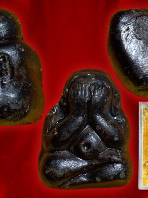 พระปิดตานำโชค ญส. ปี 2531 ที่ระลึกคล้ายวันประสูติ 3 ตุลาคม 2531 สมเด็จพระญาณสังวร วัดบวรนิเวศ งามๆและ หายากสุดๆ สุดยอดพิธี สุดยอดมวลสารดี.... เดิมๆ หายากครับ สมเด็จพระญาณสังวร สมเด็จพระสังฆราช ทรงอธิฏฐานจิต ณ วัดบวรนิเวศวิหาร