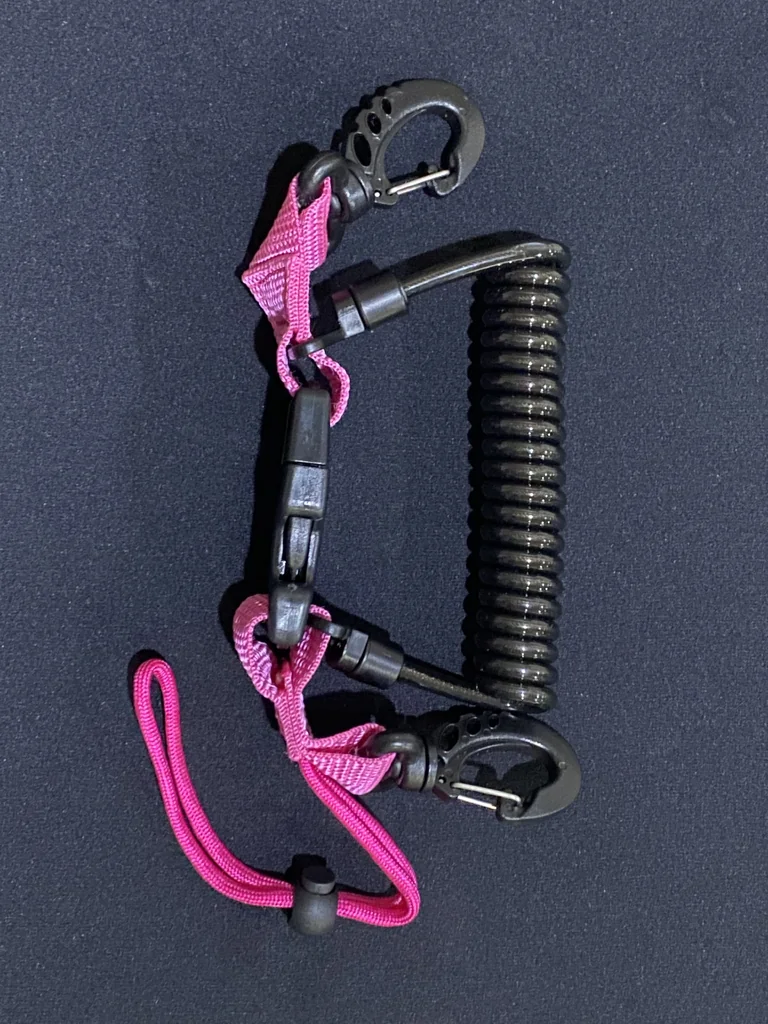 BFG - Dive Color Coil Lanyard (สายล็อคพร้อมตะขอเกี่ยว สายยืดได้ ใช้คล้อง กล้อง, GOPRO, อุปกรณ์ดำน้ำ) BFG - Dive Color Coil Lanyard (สายล็อคพร้อมตะขอเกี่ยว สายยืดได้ ใช้คล้อง กล้อง, GOPRO, อุปกรณ์ดำน้ำ)