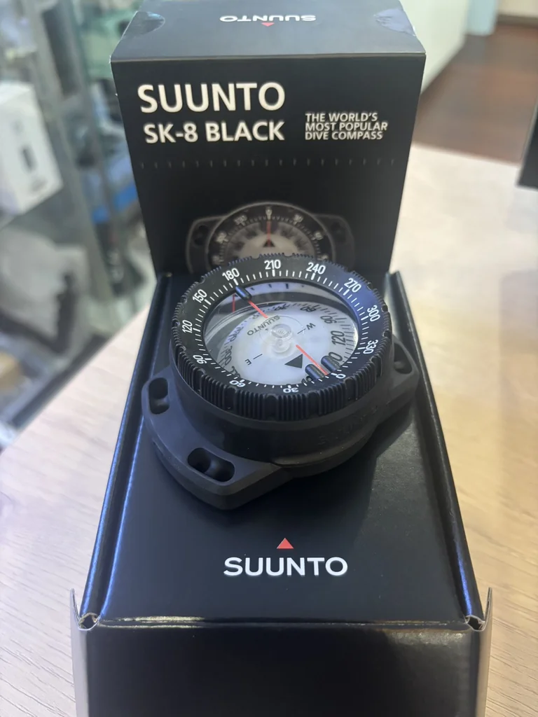 SUUNTO - SK-8 Compass, Bungee Mount เข็มทิศดำน้ำ Balanced for Northern Hemisphere (NH) SUUNTO - SK-8 Compass, Bungee Mount เข็มทิศดำน้ำ Balanced for Northern Hemisphere (NH)